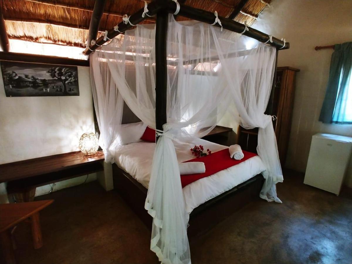 Pumusa Bushcamp Hluhluwe Exteriör bild