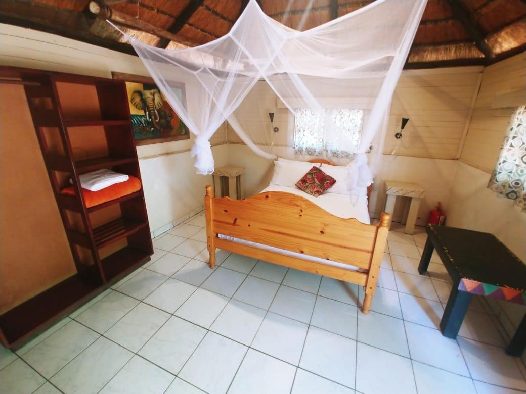 Pumusa Bushcamp Hluhluwe Exteriör bild